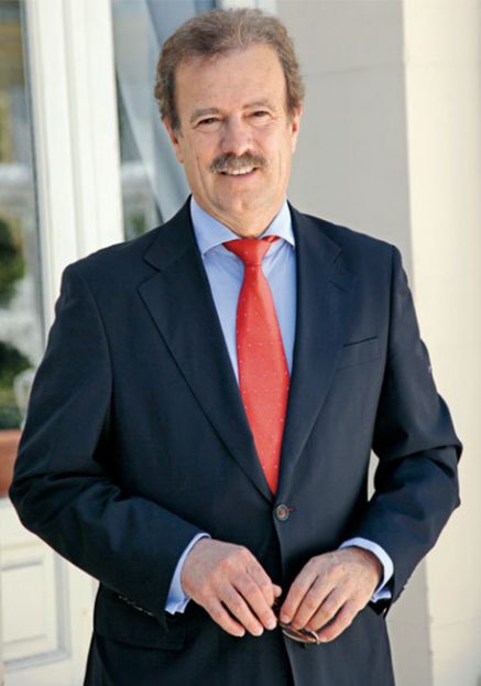 contarar-manuel-campo-vidal-presentador-conferenciante-eventos-de-empresa-Circodelia Pro
