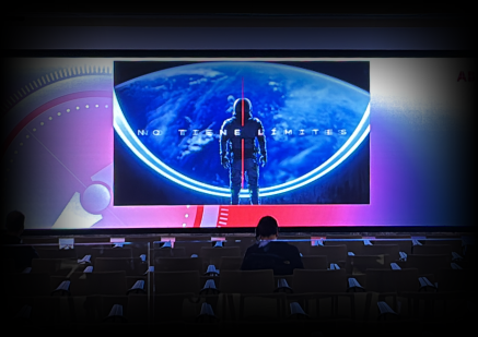 Presentadores expertos en tecnología e innovación