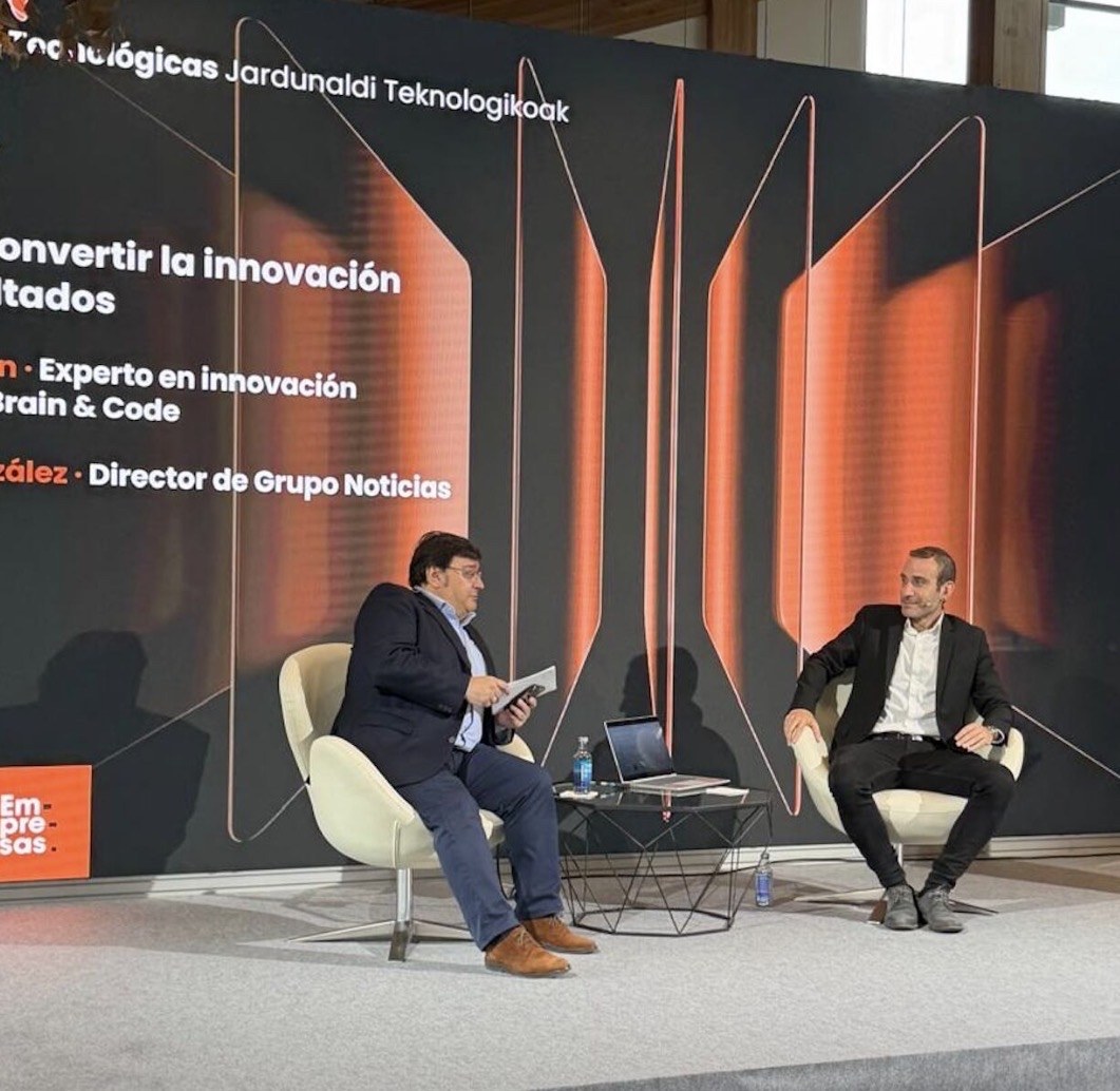 Álex Rayón en las Jornadas Tecnológicas de Euskaltel hablando sobre inteligencia artificial e innovación aplicada a la empresa