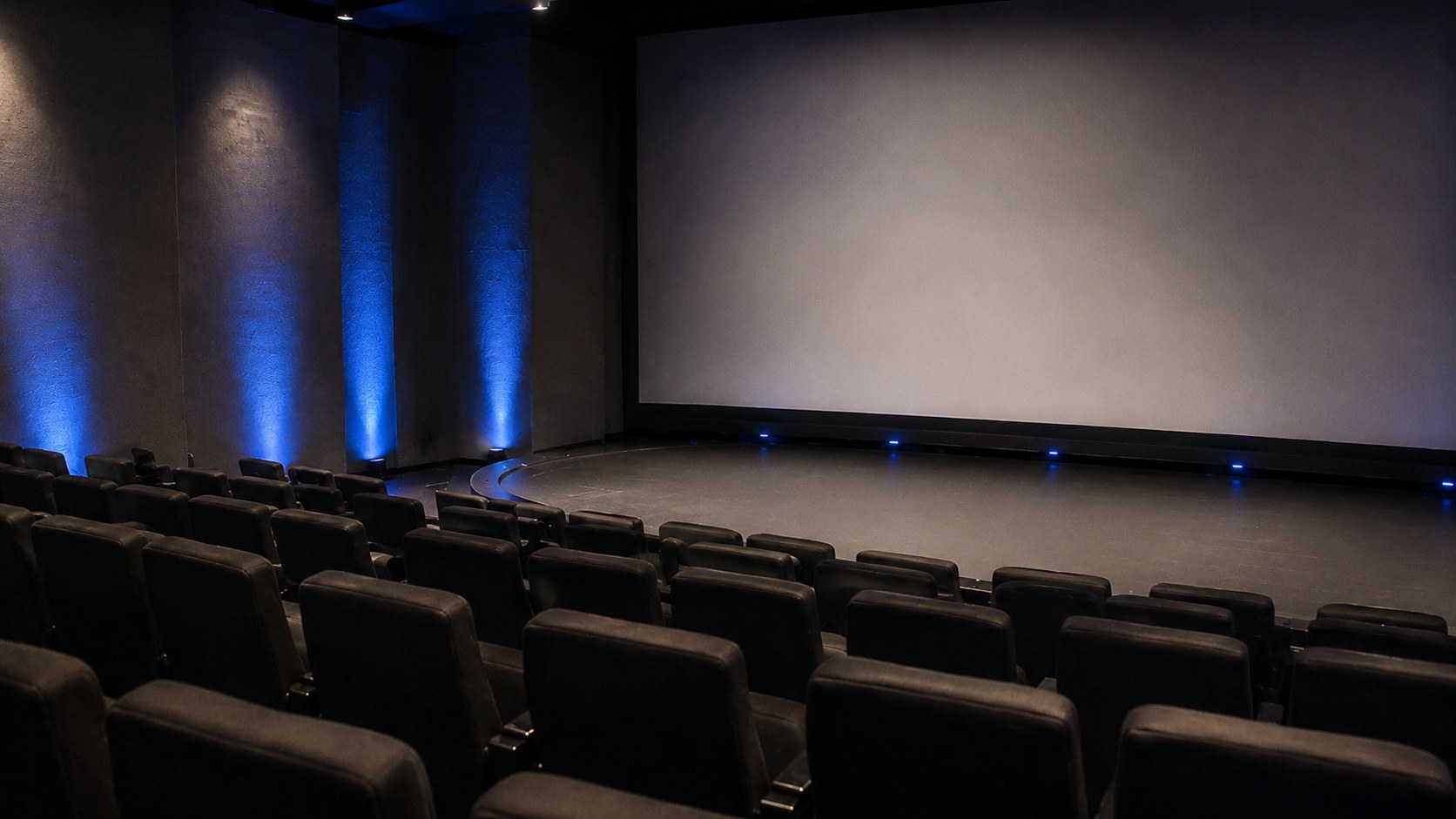 Auditorio preparado para una conferencia de motivación en ventas en evento de empresa