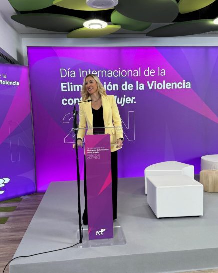 Ilaria Mulinacci presentando un evento corporativo